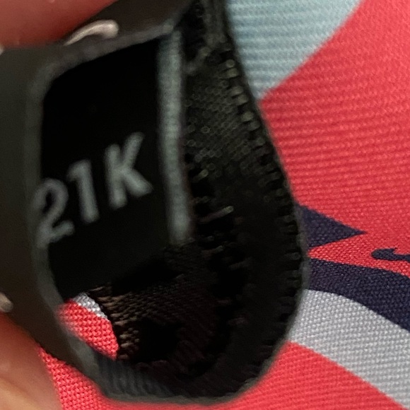 BRAND NEW Chanel Bandeau Scarf, 21K - Picture 13 of 16